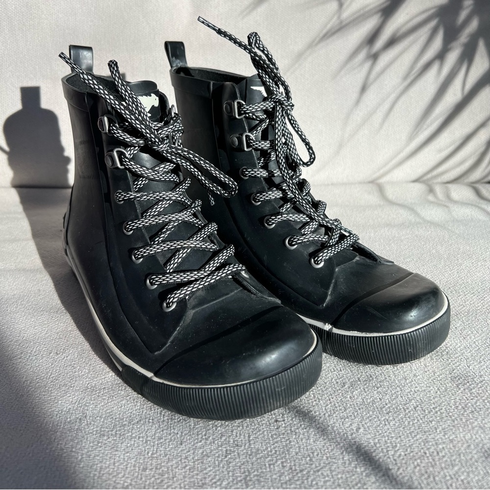 Rocket Dog Rain Boots Women’s Size 8.5